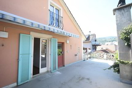 9-Zimmer-Zweifamilienhaus mit Potenzial in Biel 1/5
