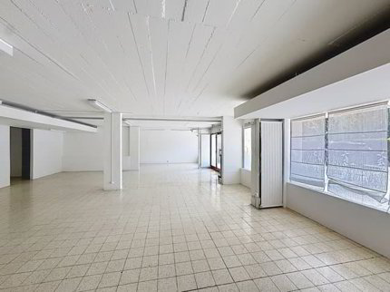 Sion, centre-ville : local commercial de 230 m² avec un grand... 1/5