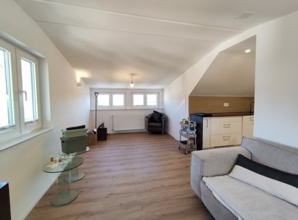 Modern sanierte 2 Zimmer Dachwohnung 1/5