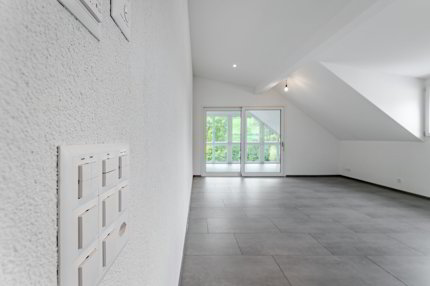 Bezugsbereite 4.5 Zimmer-Dachwohnung mit ebenerdigem Zugang 1/5