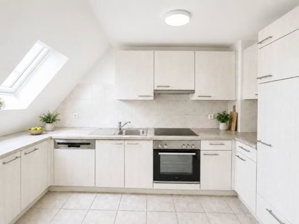 Chambre à louer disponible avec cuisine récemment rénovée ! 1/3