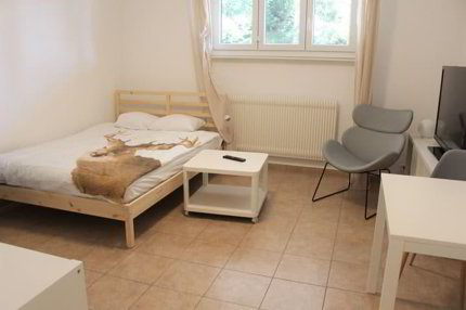 Studio cosy rénové (cuisine, salle de douche, sol ...) - Spacieux -... 1/5