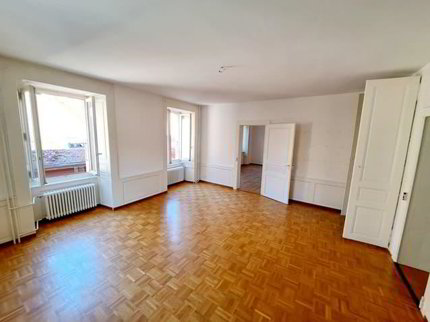 PETITE-RUE 4, Appartement de 2.5 pièces avec cheminée 1/5