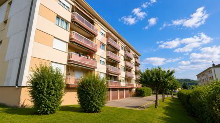 Marly - Appartement 3.5 pièces rénové avec balcon ensoleillé et vue verdoyante 1/5