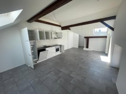 Appartement rénové de 3.5 pièces au 3e étage avec jardin commun 1/5
