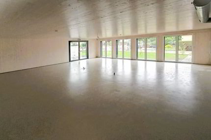 Atelier artisanal de 110 m2 au rez-de-chaussée d'un immeuble neuf 1/5