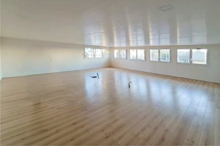 Bureau de 100 m2 au 1er étage d'un immeuble neuf 1/3