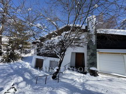Chalet with 5 rooms on sale in Crans-Montana - 200 m² 1/5
