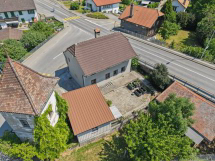 Maison villageoise à rénover avec jardin et dépendances , à Riaz 1/5