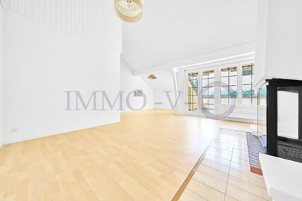 SPACIEUX ATTIQUE RENOVE AVEC CACHET AVEC BALCON-TERASSE VUE LAC 1/5