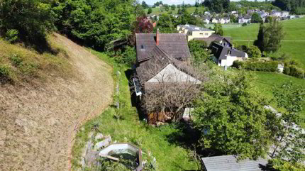 Charmantes Bauernhaus mit Scheune für zwei Pferde an sonniger Lage 1/5