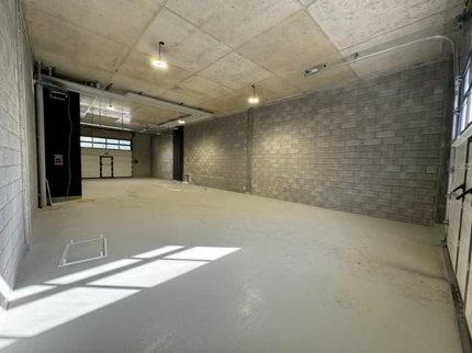 Atelier/dépôt au rez avec dépôt extérieur 1/5