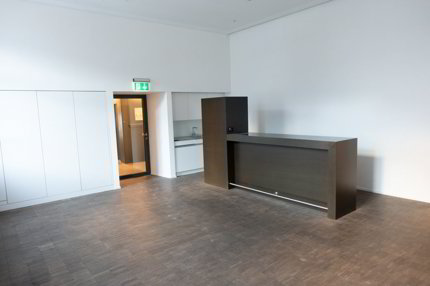 Büroraum im sanierten Fabrikgebäude mit Industriecharme zu vermieten 1/5