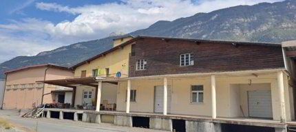Immeuble industriel en vente à Charrat 1/3