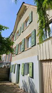 Charmantes Reihen-Eckhaus mit grossem Garten an Toplage 1/5