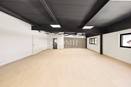 Local commercial de 1 pièce en vente à Zone commerciale - 103 m² 1/5