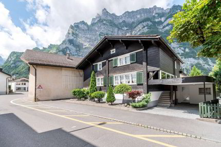Maison individuelle with 9 rooms on sale in Glarus - 200 m² 1/5