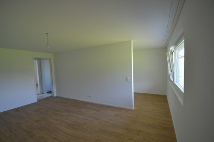 Wohnen im Grünen - moderne 4.5-Zimmer-Wohnung in Schübelbach 1/5