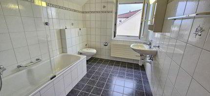 Dachwohnung (ohne Balkon) in ruhigem Genossenschafts-Quartier 1/5