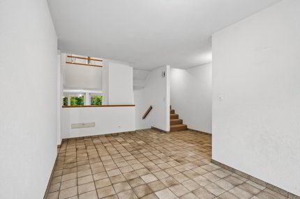 Geräumige 7.5-Zimmer-Doppeleinfamilienhaushälfte mit Renovationspotenzial 1/5