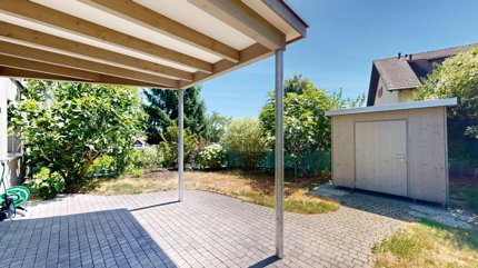 3.5-Zimmer-Gartenwohnung mit 242 m² Privatgarten und separatem Hauseingang 1/5