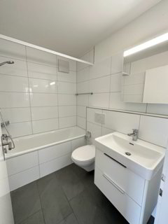 Schöne helle 4,5 Zimmer Wohnung 1/5