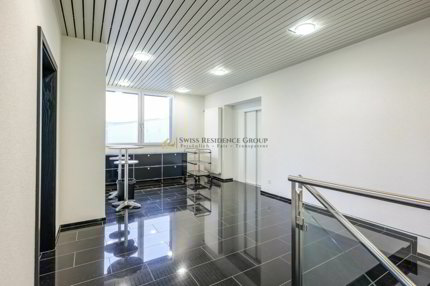 Bureau with 3 rooms for rent in Würenlos - 243 m² 1/5