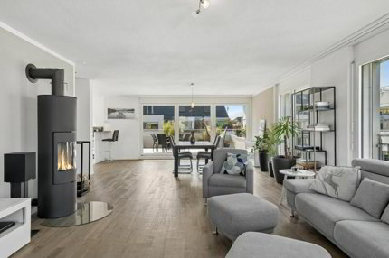 Appartement with 7.5 rooms on sale in Niederweningen - 221 m² 1/5