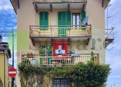 Immeuble d'habitation on sale in Centre - 200 m² 1/3