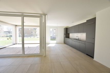 Grosse und moderne 4.5-Zimmerwohnung mit Aussicht auf die Schüssinsel 1/5