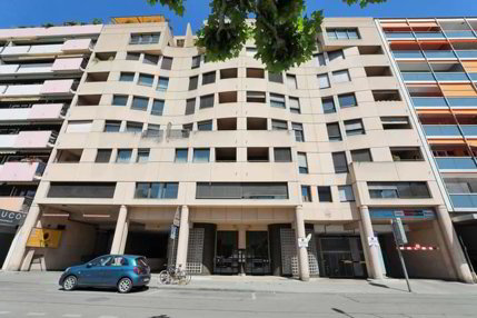 4 pièces traversant dans le quartier de Plainpalais 1/1