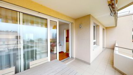 Spacious 2-Bed,2 Bath Apartment with Parking, Balcony and Lake View! 1/5