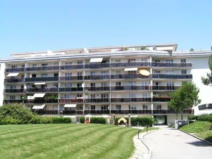 Appartement de 5.5 pièces au rez avec terrasse à Nyon 1/1