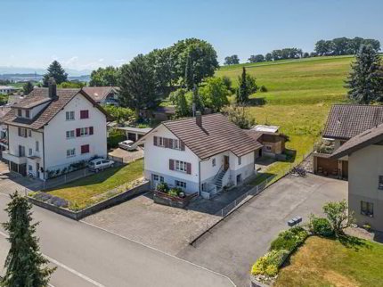 Viel Platz, viel Charme, viel Potenzial - Einfamilienhaus in Gurmels 1/5