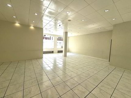 Magnifique surface commerciale en plein centre ville en face de la... 1/5