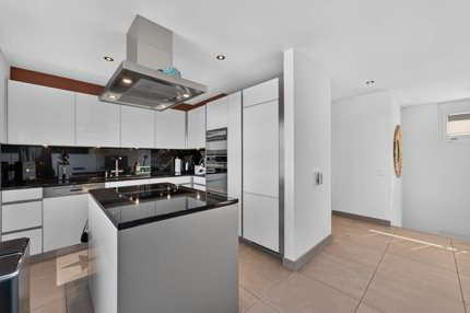 4.5-Zimmer-Maisonettewohnung mit grosszügigen Terrassen, Steingarten und hochwertigem Innenausbau 1/5