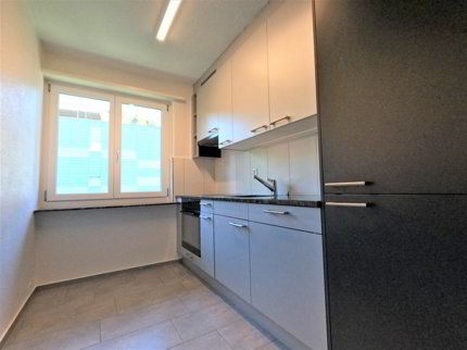 NEU! - Familienwohnung nahe Zentrum, mit Balkon, frisch gestrichen, neu saniertem Bad und Küche 1/5