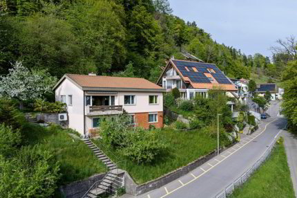Einfamilienhaus mit Einliegerwohnung und Weitsicht 1/5