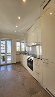 Grosszügige, sanierte 2.5-Zimmerwohnung mit Balkon, Waschturm & Keller - ohne Lift, in Basel 1/5