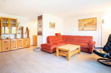 3.5-Zimmerwohnung im Hochparterre mit Balkon und vielseitigen Nebenräumen 1/5