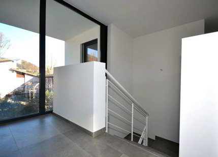 Grosszügige 4.5-Zimmer-Wohnung mit Terrasse in der Nähe des Golfplatzes und des Sees 1/5