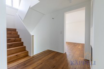 4.5 Zimmer Maisonette-Dachwohnung in Amsoldingen 1/5
