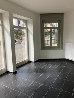 Modernes Büro- oder Ladenlokal im Erdgeschoss mit grossen Schaufenstern! 1/5
