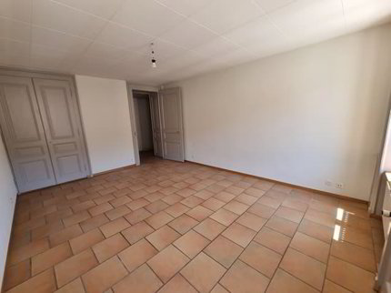 Joli appartement partiellement rénové de 4,5 pièces avec balcon et... 1/5