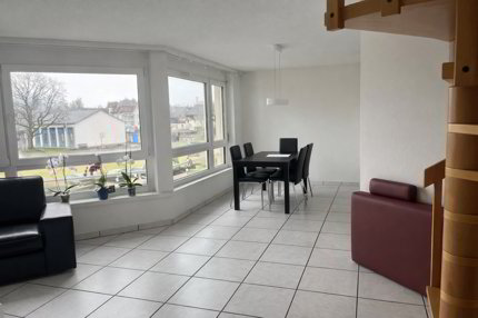 Helle 7.5-Zimmer-Maisonettewohnung mit Balkon in familienfreundlichem Quartier 1/5