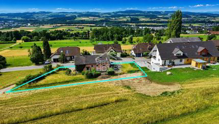 Immeuble d'habitation de 14.5 pièces en location à Weinfelden - 200 m² 1/3