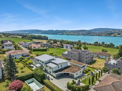 Architektenvilla mit Hallenbad & Seeblick zur Miete 1/5