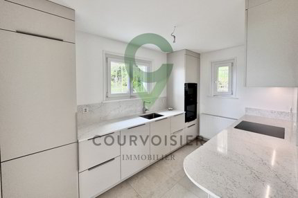 Einfamilienhaus mit 6,5 Zimmern und atemberaubender Aussicht in der Nä 1/5