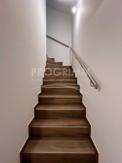 Maison individuelle de 10 pièces en location à Veyrier - 150 m² 1/5
