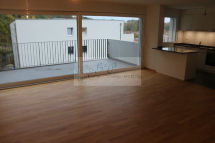 Appartement de 4.5 pièces au 5ème étage avec vue dégagée. 1/5